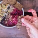 hummus de remolacha y crackers