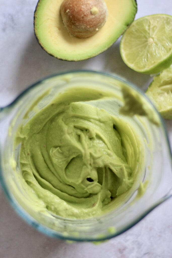 mousse de aguacates con lima